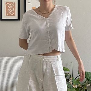 Brandy Melville vneck tee